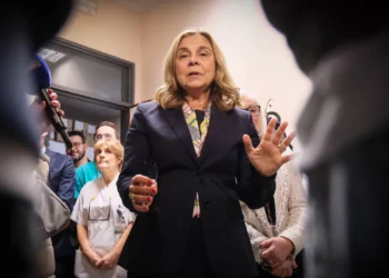 Hugo Soares diz que PS devia “corar de vergonha” e manifesta “confiança absoluta” na ministra