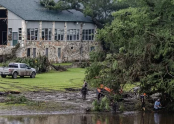 Mortos nas cheias no Texas sobem para 68. Autoridades esperam aumento