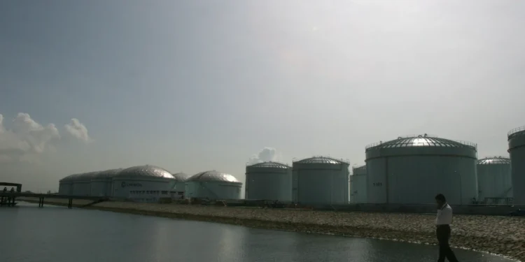 Brent sobe 2,51% e fecha semana acima dos 70 dólares por barril