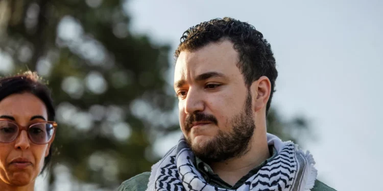 Mahmoud Khalil pede indemnização de 17 milhões à administração Trump