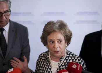 Faltam meios aéreos para os incêndios? Ministra diz que “número é irrelevante”