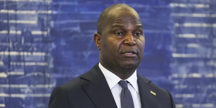 Moçambique. Chapo quer “acelerar reformas” com diálogo público-privado