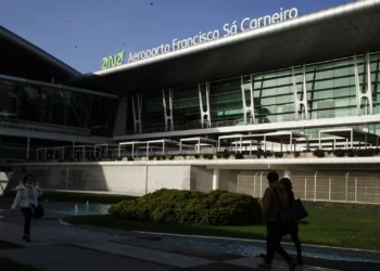 Greve na Menzies cancela 4 voos em Lisboa e tem pela 1.ª vez adesão no Porto