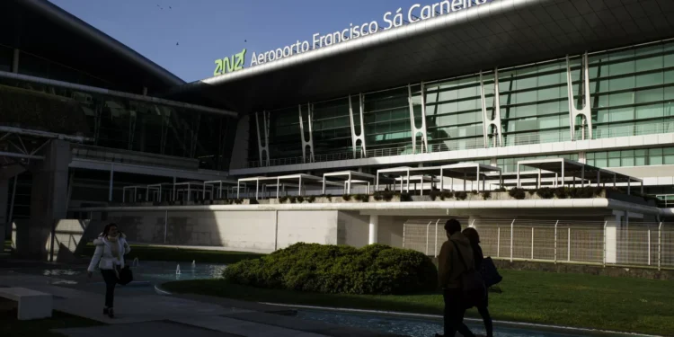 Greve na Menzies cancela 4 voos em Lisboa e tem pela 1.ª vez adesão no Porto