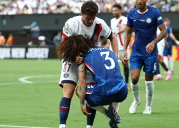 Farpa? João Neves foi expulso pela 1.ª vez e Chelsea reagiu desta forma