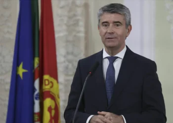 Carneiro rejeita “Governo sombra”, mas junta esquerda e direita num conselho estratégico “para pensar o país”