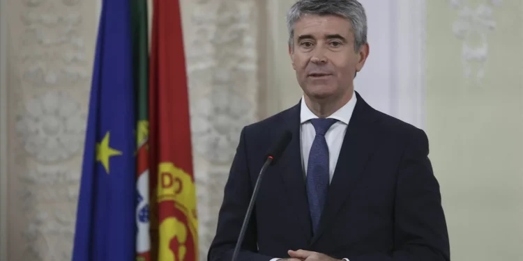 Carneiro rejeita “Governo sombra”, mas junta esquerda e direita num conselho estratégico “para pensar o país”