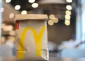 Recebeu hambúrguer do McDonald’s… sem hambúrguer. Resposta “indignou”