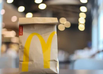 Recebeu hambúrguer do McDonald’s… sem hambúrguer. Resposta “indignou”