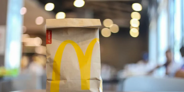 Recebeu hambúrguer do McDonald’s… sem hambúrguer. Resposta “indignou”