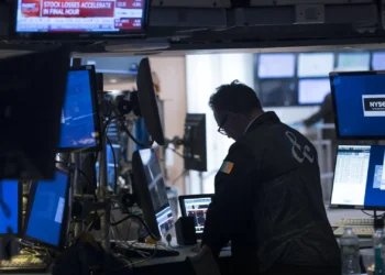 Wall Street fecha em alta confiante na assinatura de acordos comerciais