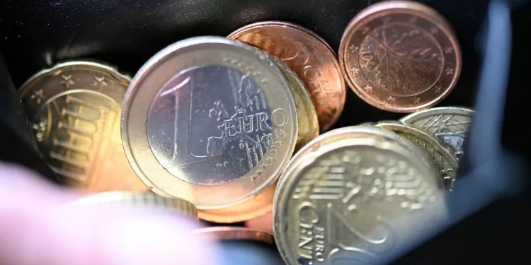 Descida do IRS aprovada, com compromisso de “redução adicional” em 2026