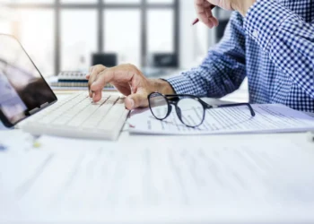 Fisco investiga esquemas de empresas usados para pagar prémios salariais