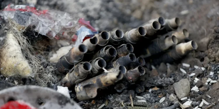 Pelo menos 18 mineiros presos numa mina de ouro no noroeste da Colômbia