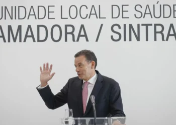 Montenegro defende que há menos problemas na saúde que há um ano