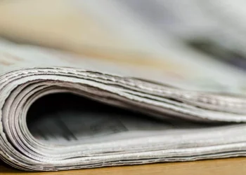 Jornal i passa a revista com nova direção e proprietários