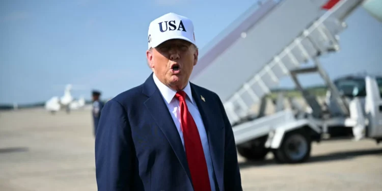 Apoiantes elogiam Trump sobre Kyiv após criticarem ataque ao Irão