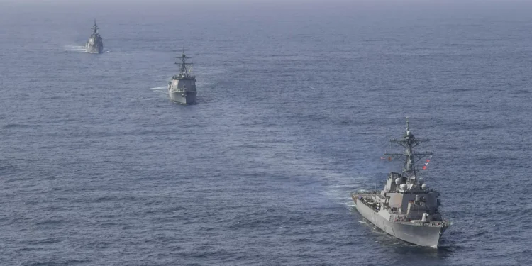 EUA enviam três navios lança-mísseis para águas ao largo da Venezuela