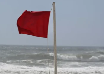 ETAR levou a interdição da praia do Ouro em Sesimbra? “Pouco verosímil”