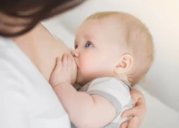 Amamentação? Mães enfrentam pressões e violação de direitos no trabalho