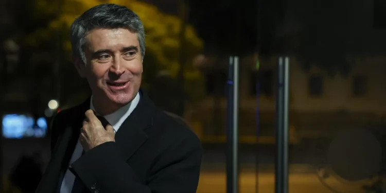 Carneiro reafirma: PS não se alia “a partidos que são contra os valores democráticos”