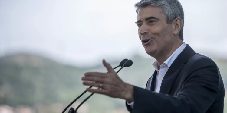 Incêndios: Carneiro defende reforço da prevenção e diálogo com Mecanismo Europeu