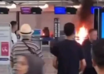 Jovem que incendiou check-in em aeroporto de Milão fê-lo por “vingança”