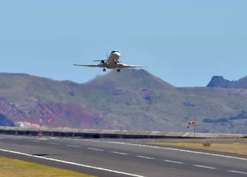 Quatro voos divergiram e 12 foram cancelados na Madeira devido ao vento