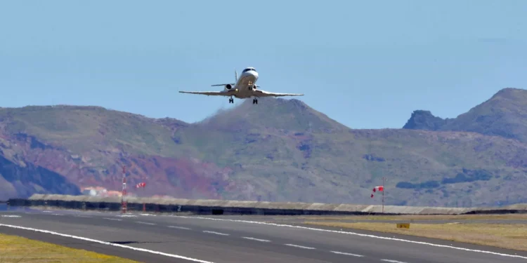 Quatro voos divergiram e 12 foram cancelados na Madeira devido ao vento