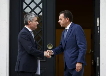 Montenegro contra “juízos políticos” de juízes do TC. Carneiro responde a “ataque muito grave”