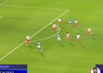 Para ver e rever. Ex-Vitória SC brilha na Champions com esta obra de arte