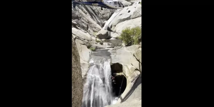 Alpinista resgatado após passar dois dias preso em cascata. Há vídeo