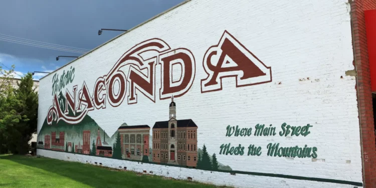 Pelo menos quatro mortos em tiroteio num bar do Montana. Suspeito em fuga