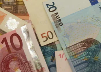 Excedente comercial da UE com EUA desce 48,1% em junho