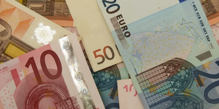 Excedente comercial da UE com EUA desce 48,1% em junho