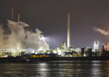 Thyssenkrupp reduz previsões anuais após agravar prejuízo no 3.º trimestre