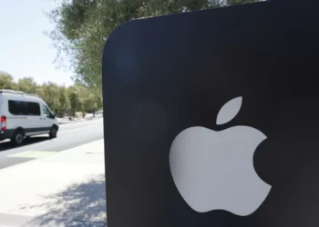 Wall Street fecha em alta impulsionada pela Apple e novas tarifas na mira