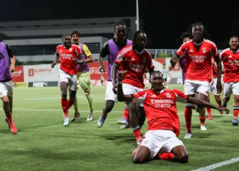 Benfica anula dois golos de desvantagem e vence dérbi na Liga Revelação