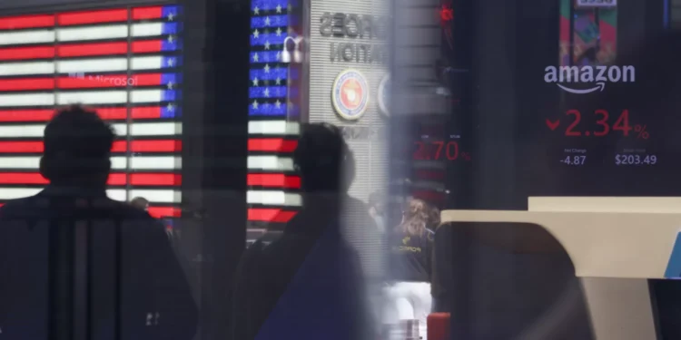 Wall Street fecha em alta ‘agarrada’ à perspetiva de corte de juros pelo Fed