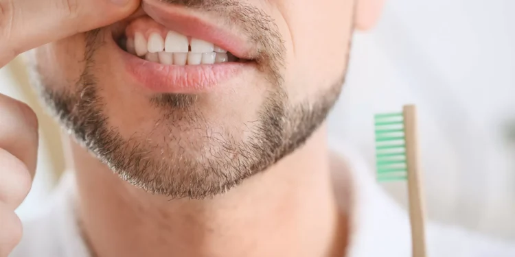 Pelo bem dos seus dentes e gengivas, pare de ignorar estes sinais
