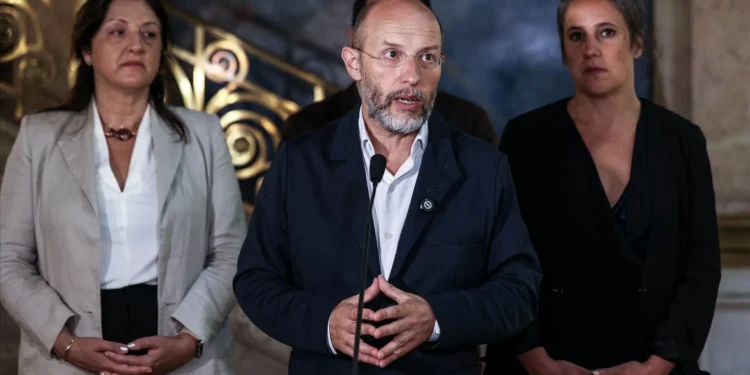 Livre afirma que Governo prevê dívida pública abaixo dos 90% no OE 2026