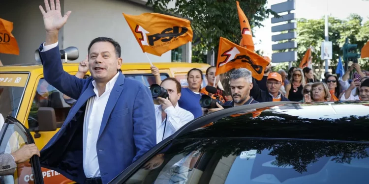 “Manhas de Montenegro”: oposição critica anúncio de aumento do complemento para idosos antes das autárquicas