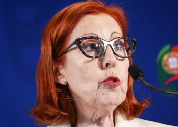 Ministra do Ambiente vê “vantagens” no fim da mudança da hora, mas sem decisão tomada