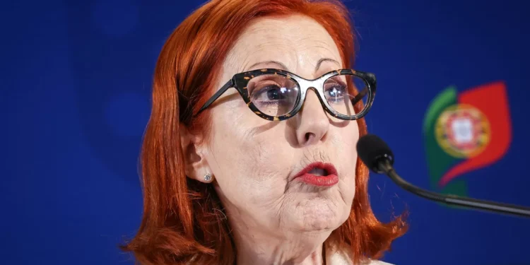 Ministra do Ambiente vê “vantagens” no fim da mudança da hora, mas sem decisão tomada