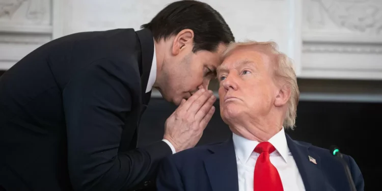 Israel e Hamas aceitam primeira fase de plano de paz de Trump