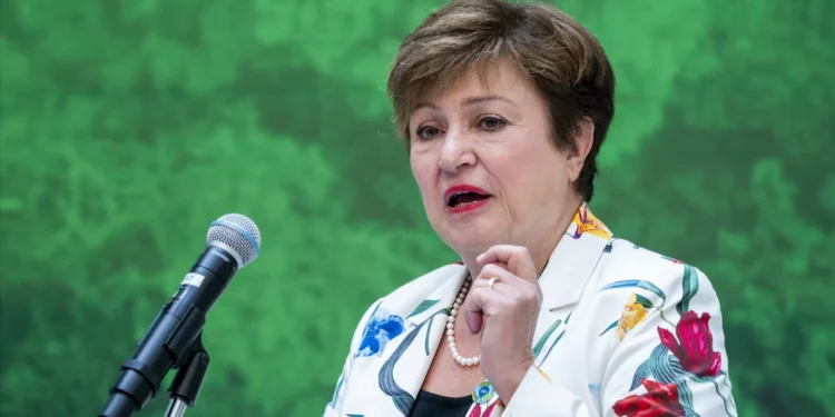 FMI revê crescimento em baixa: 1,9% em 2025 e 2,1% em 2026