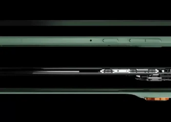 Motorola X70 Air: celular ultrafino com bateria gigante chega à China