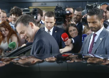 Sindicato dos Jornalistas critica “atitude arrogante” de Montenegro e pede “respeito”