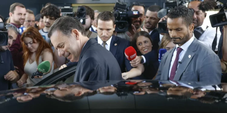 Sindicato dos Jornalistas critica “atitude arrogante” de Montenegro e pede “respeito”