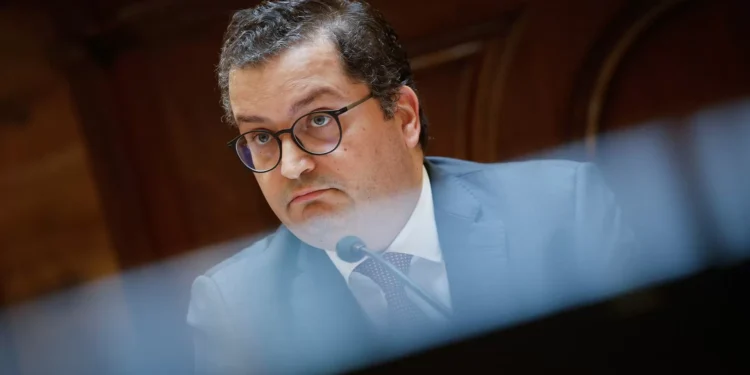 Miranda Sarmento: número de funcionários públicos não pode continuar a aumentar